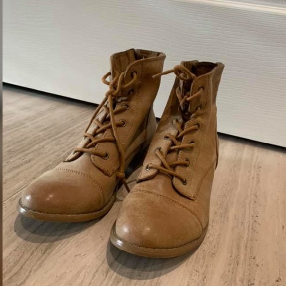 Guess Womens Brown Combat Boots - Picture 2 of 3